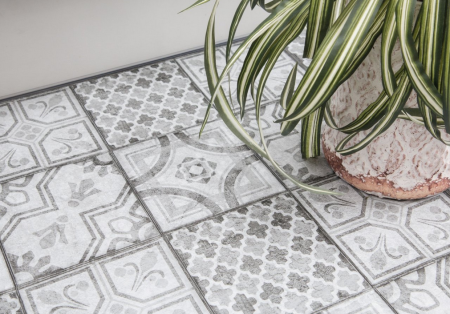 Ideální podlaha do kuchyně: Proč PVC čtverce vedou nad dlažbou